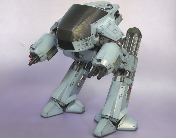 治安維持用ロボット「ED-209」　（2）
